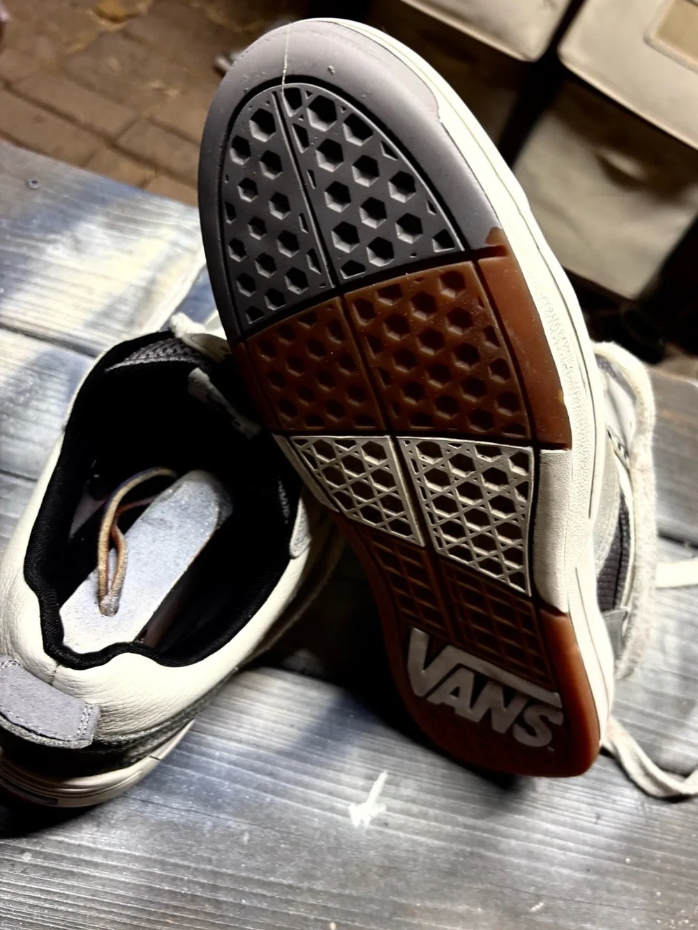 Vans Men’s Light Gray Suede & Mesh Sneakers size 11